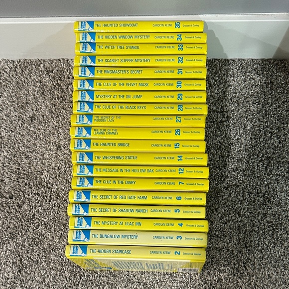 Nancy Drew Mystery Book Set - 19 books included - Picture 2 of 2